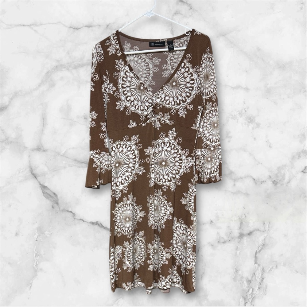 INC International Concepts brown white paisley v-neck dress 3/4 flared sleeves.